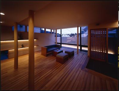 小坪海岸 凛花《逗子市》