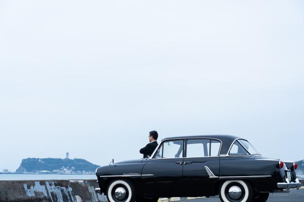 七里ヶ浜から江の島を眺める