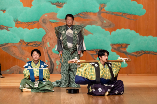 和泉流　シテ 野村 裕基、アド 石田 幸雄、小アド 石田 淡朗​（撮影：政川 慎治​）