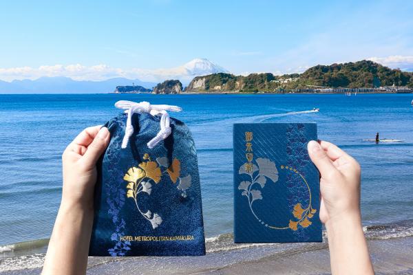 鎌倉の海を映したようなブルーの御朱印帳を持って、古刹と絶景が待つ材木座海岸へ