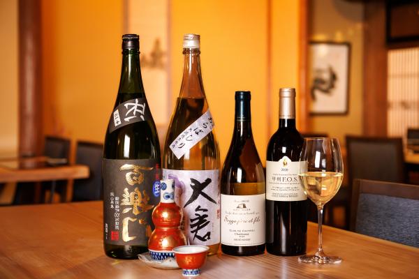 日本酒とワインの写真