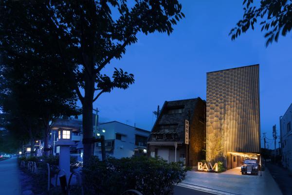 夜のBAM鎌倉の外観写真